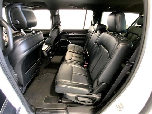 Used 2024 Jeep Wagoneer L Series II RWD image 19