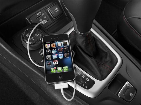 Used 2016 Jeep Cherokee Trailhawk w/ Cold Weather Group image 11