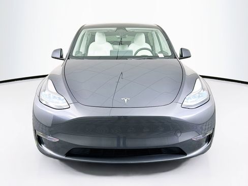 Used 2023 Tesla Model Y Long Range image 2