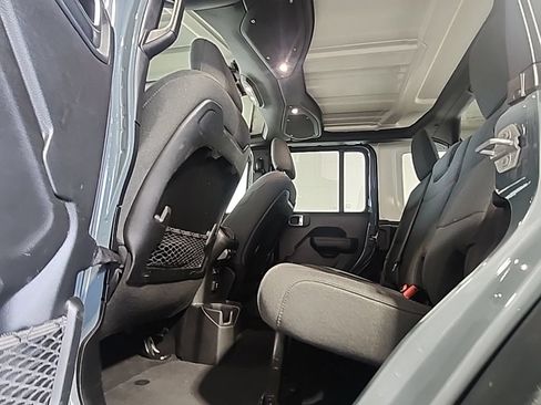 Used 2025 Jeep Wrangler Unlimited Rubicon AWD/4WD image 16
