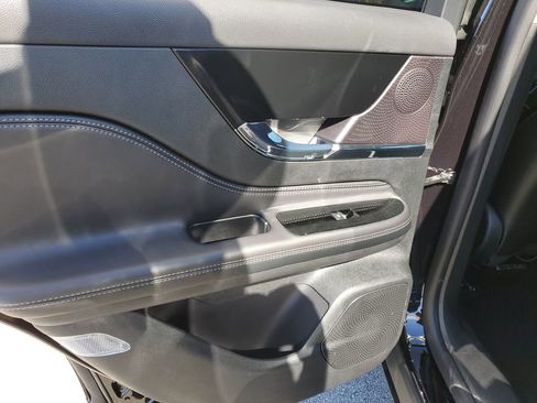 New 2026 Lincoln Corsair Premiere image 9