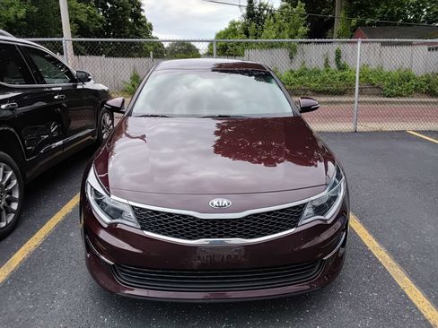 Used 2018 Kia Optima LX w/ 17" Alloy Wheels Package FWD image 5
