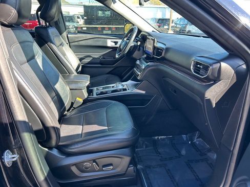 Used 2020 Ford Explorer Limited image 18