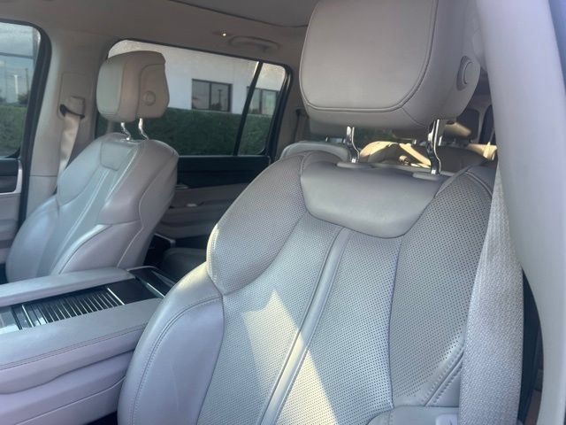 Used 2024 Jeep Wagoneer L 4WD w/ Premium Group I image 4