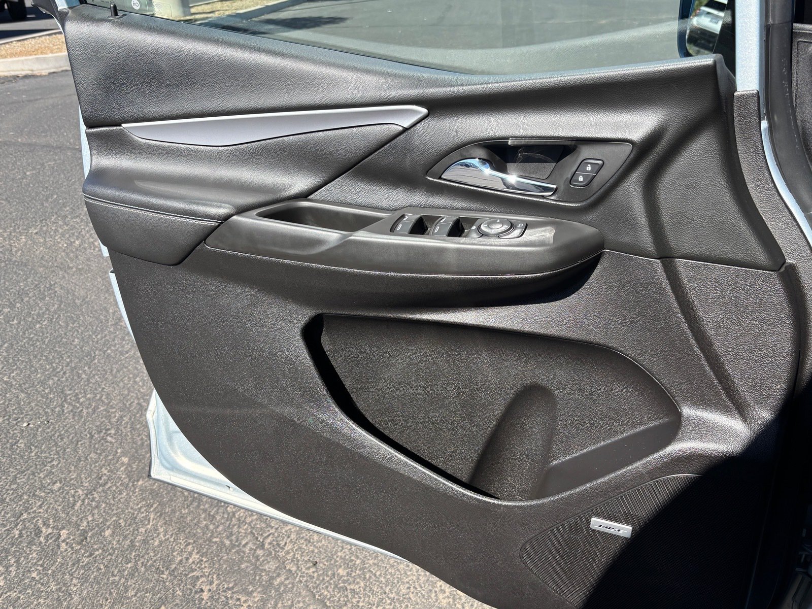 Used 2023 Chevrolet Bolt LT w/ Infotainment Package FWD image 11