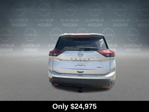 Used 2025 Nissan Rogue SV w/ SV Premium Package AWD/4WD image 4