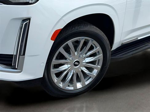 Used 2021 Cadillac Escalade ESV Premium Luxury w/ LPO, Illumination Package AWD/4WD image 5