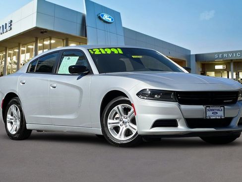 Used 2023 Dodge Charger SXT image 2