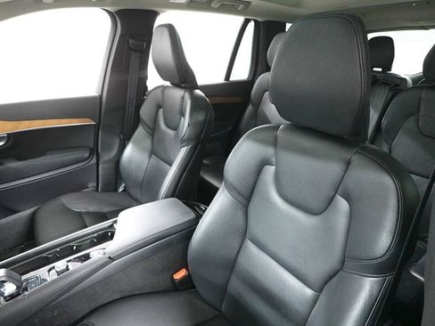 Used 2023 Volvo XC90 B6 Plus image 11