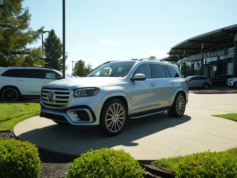 New 2026 Mercedes-Benz GLS 450 4MATIC image 3