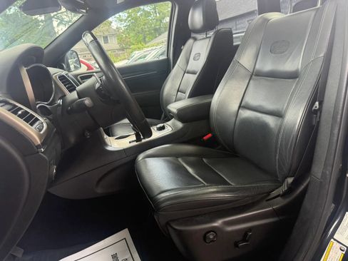 Used 2014 Jeep Grand Cherokee Overland w/ Advanced Technology Group AWD/4WD image 8