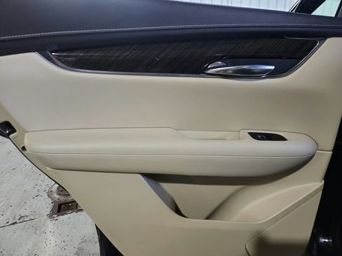 Used 2017 Cadillac XT5 FWD image 19