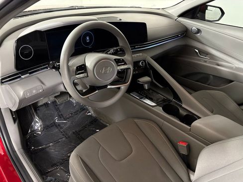 Used 2024 Hyundai Elantra Blue image 17