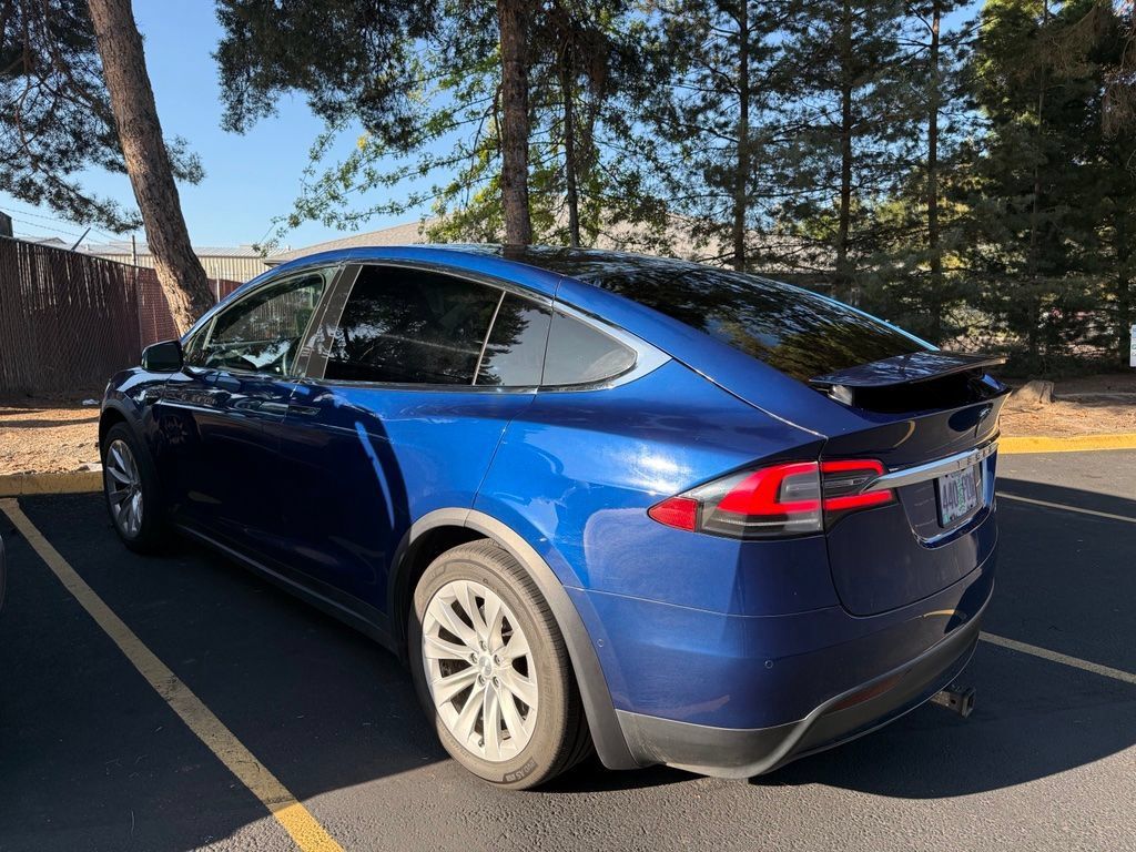 Used 2020 Tesla Model X Long Range AWD/4WD image 4