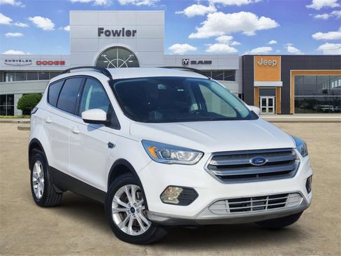 Used 2018 Ford Escape SE w/ Ford Safe & Smart Package image 1