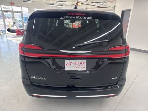 New 2026 Chrysler Pacifica Select image 7