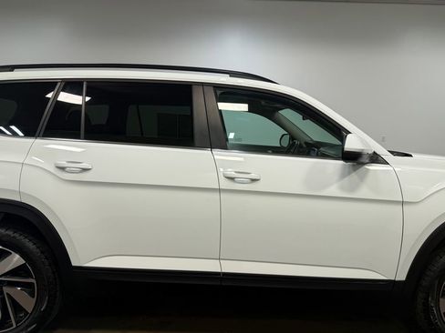 Used 2025 Volkswagen Atlas SE image 32