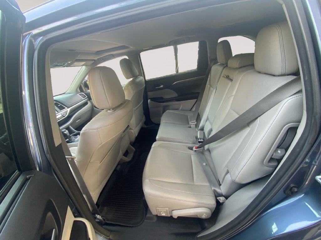 Used 2017 Toyota Highlander Limited AWD/4WD image 13