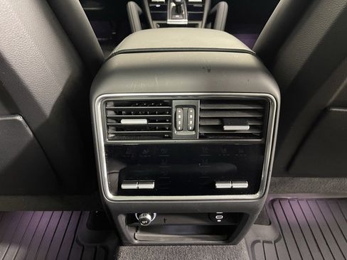Certified 2023 Porsche Cayenne Platinum Edition image 24