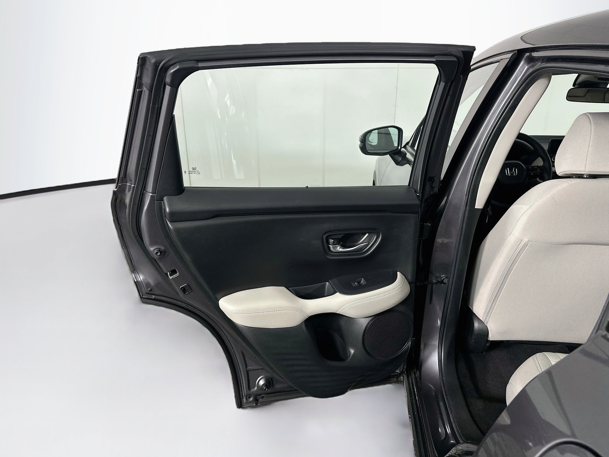Used 2025 Honda HR-V LX image 25