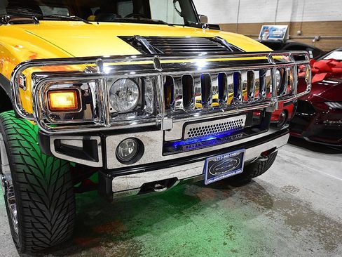 Used 2004 HUMMER H2 w/ Preferred Equipment Group AWD/4WD image 3