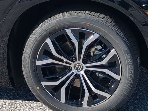 New 2026 Toyota Crown Signia XLE image 11