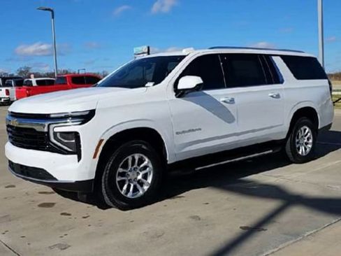 New 2026 Chevrolet Suburban LS RWD image 4