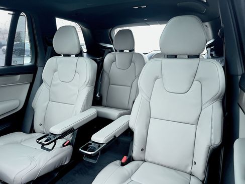 New 2026 Volvo XC90 B6 Ultra image 24