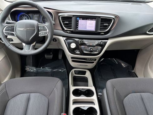 Used 2023 Chrysler Voyager LX FWD image 13
