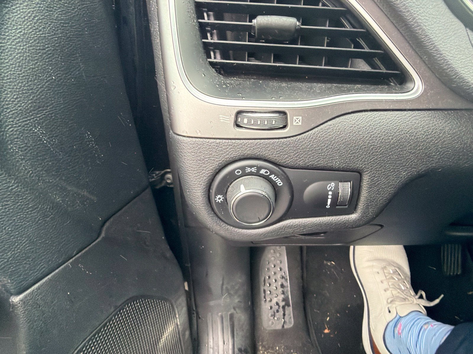 Used 2020 Jeep Cherokee Latitude FWD image 22