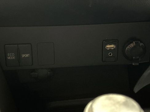 Used 2016 Toyota RAV4 LE image 32