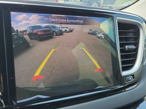 Used 2023 Chrysler Pacifica Touring-L FWD image 30