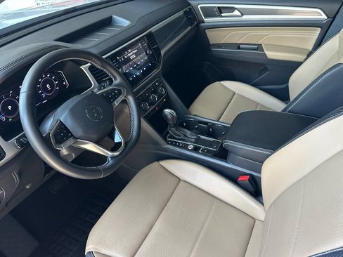 Used 2023 Volkswagen Atlas Cross Sport SE w/ Panoramic Sunroof Package FWD image 10