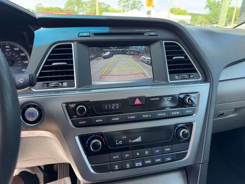 Used 2017 Hyundai Sonata SE image 11