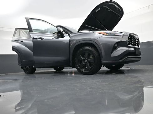 Used 2022 Toyota Highlander LE image 42
