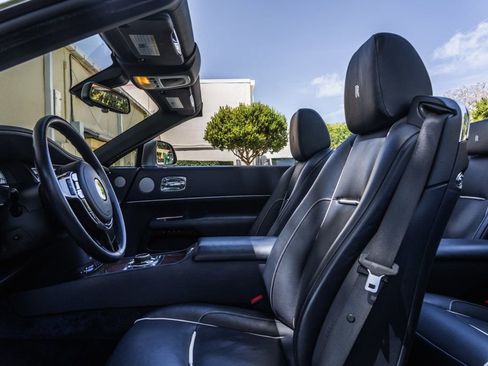 Used 2019 Rolls-Royce Dawn RWD image 15