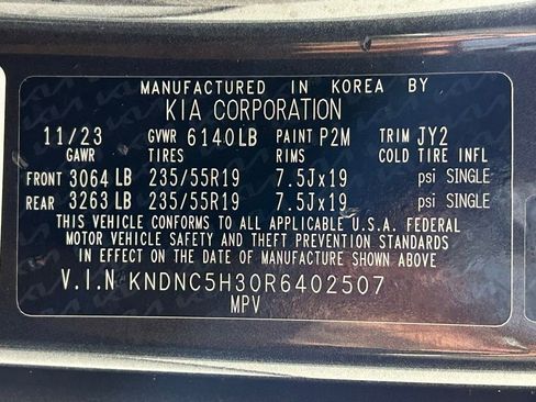 Used 2024 Kia Carnival EX FWD image 39