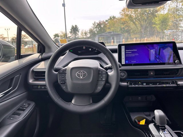 Used 2024 Toyota Prius XLE FWD image 20