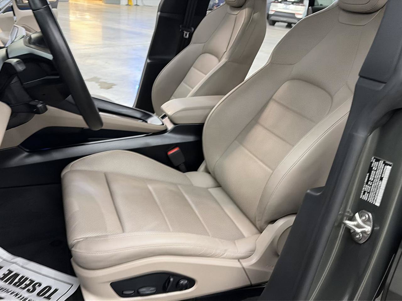 Used 2025 Porsche Macan Electric w/ Premium Package RWD image 26