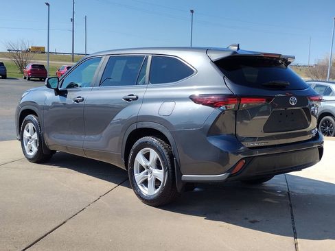 Used 2024 Toyota Highlander LE image 7