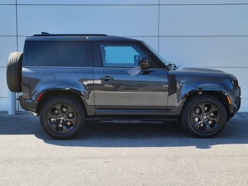 Used 2023 Land Rover Defender 90 X-Dynamic SE image 5