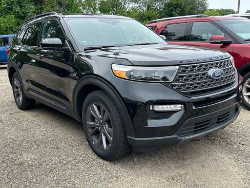 Used 2024 Ford Explorer XLT w/ Equipment Group 202A AWD/4WD image 3