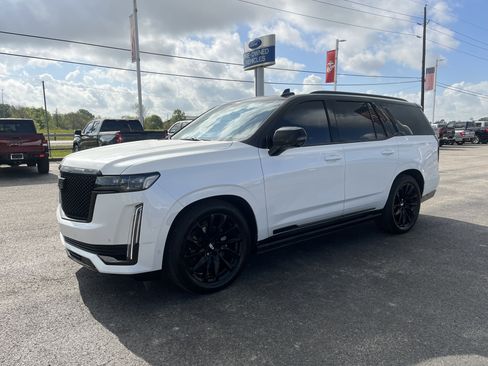 Used 2023 Cadillac Escalade Sport Platinum w/ LPO, ONYX Package image 7