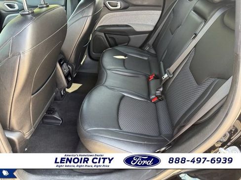 Used 2024 Jeep Compass Latitude AWD/4WD image 11