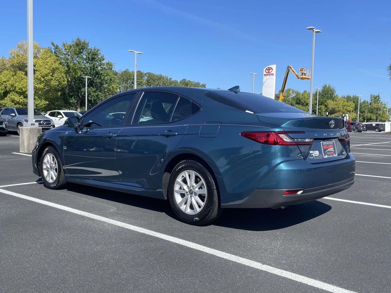Used 2025 Toyota Camry LE w/ Convenience Package FWD image 4