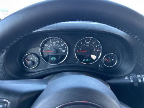 Used 2017 Jeep Wrangler Unlimited Rubicon w/ Connectivity Group AWD/4WD image 15