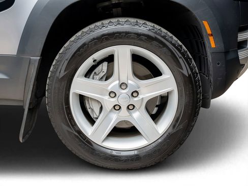 Used 2023 Land Rover Defender 110 SE image 24