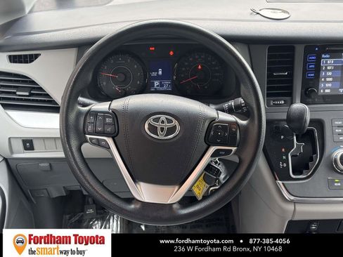 Used 2017 Toyota Sienna LE image 13