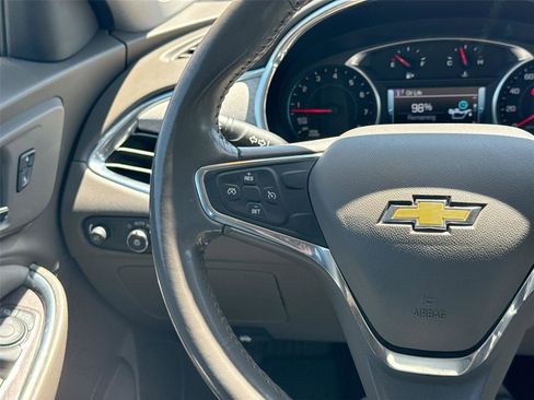 Used 2018 Chevrolet Malibu LT FWD image 22