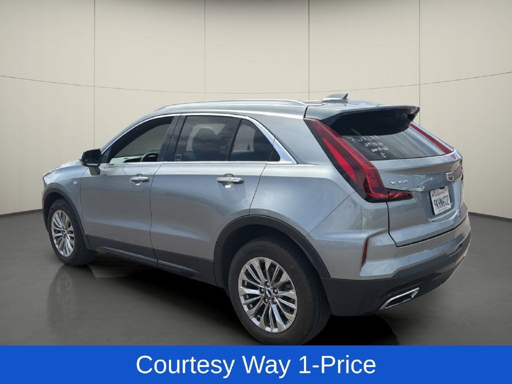 Used 2024 Cadillac XT4 Premium Luxury FWD image 6